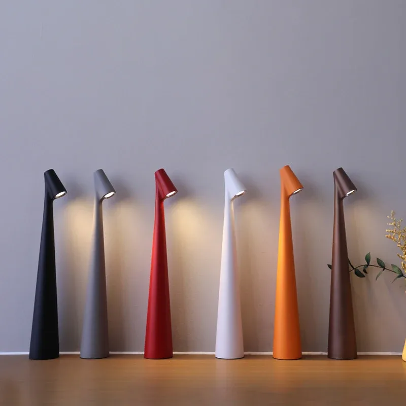 Lampe de table LED tactile et rechargeable au design minimaliste - Image 1