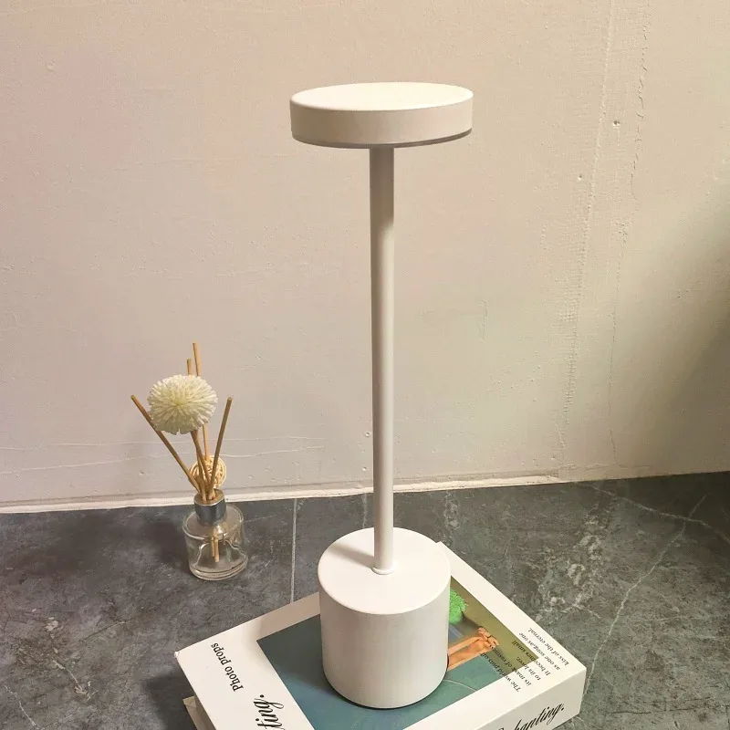 Lampe de Table LED Sans Fil Rechargeable en Métal avec Commande Tactile - Image 4