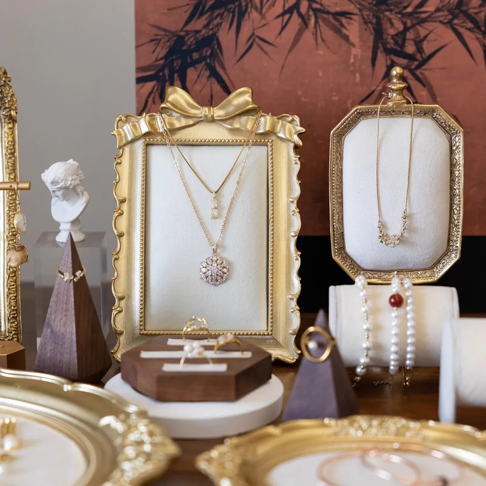 Présentoir à bijoux vintage détails