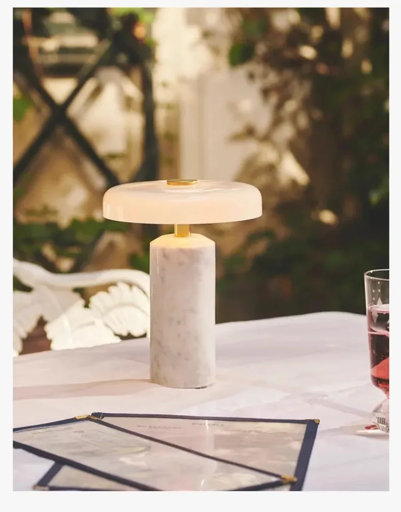 Lampe de table design danois