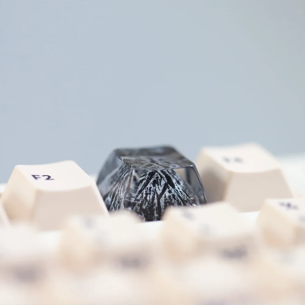 Touche artisanale en résine « Montagnes Enneigées » pour clavier mécanique (Compatible MX) - Image 3