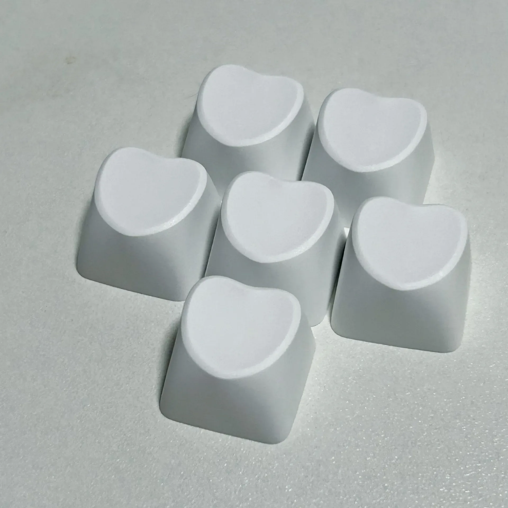 Lot de 10/20 Keycaps Vierges en PBT Épais - Forme de Cœur - Profil R4 (Switches MX) - Image 6