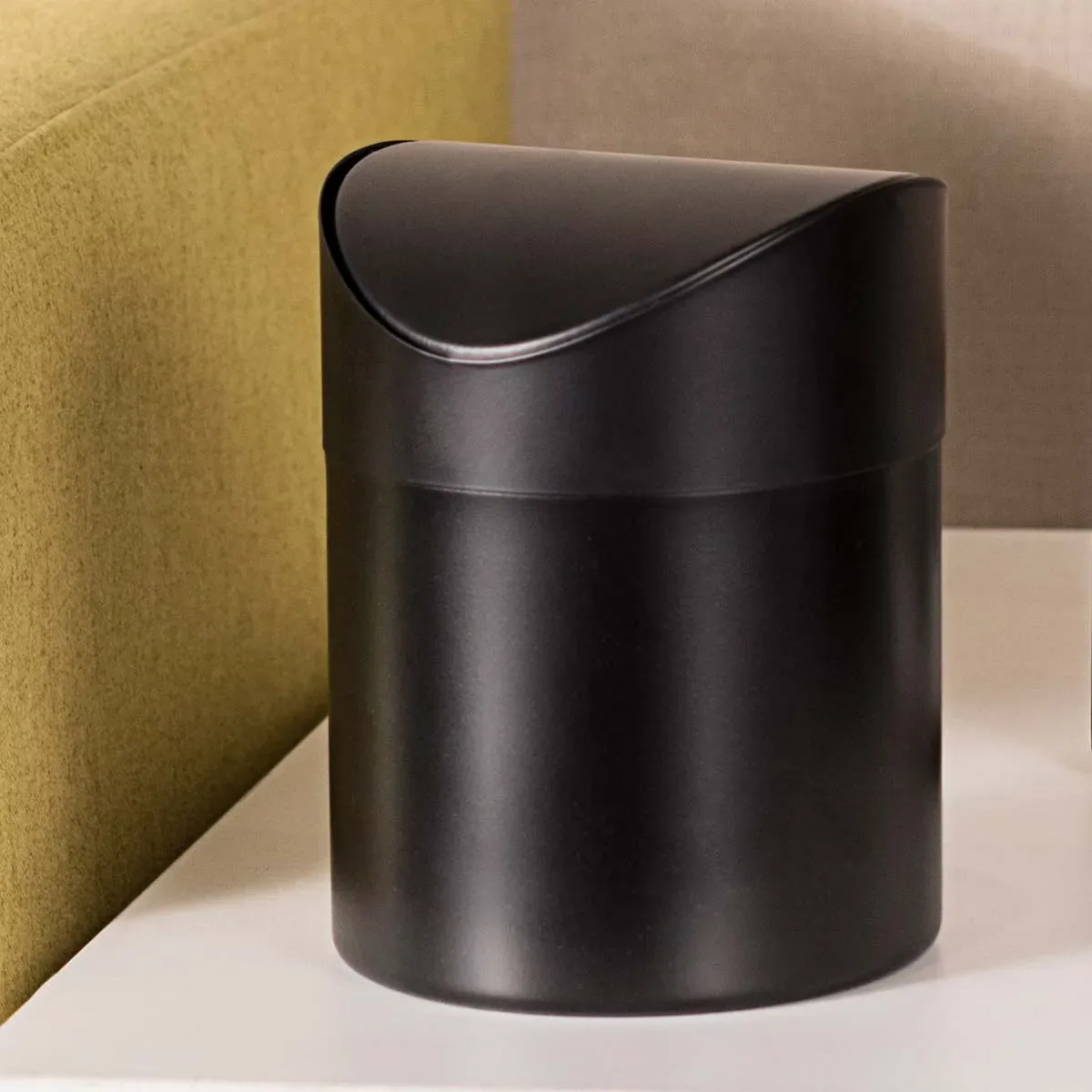 Mini poubelle de bureau design noir