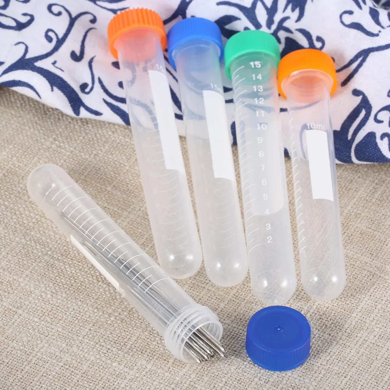 Tubes de rangement transparents