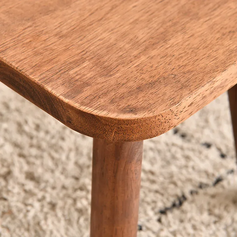 Usage polyvalent du tabouret
