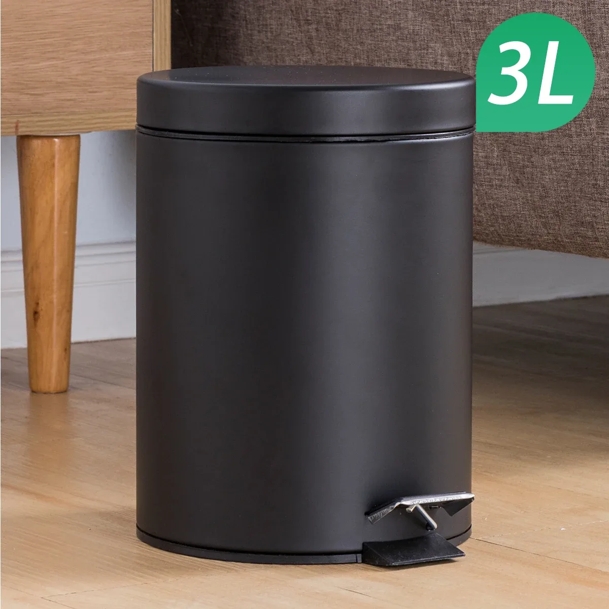 Poubelle compacte noire de luxe