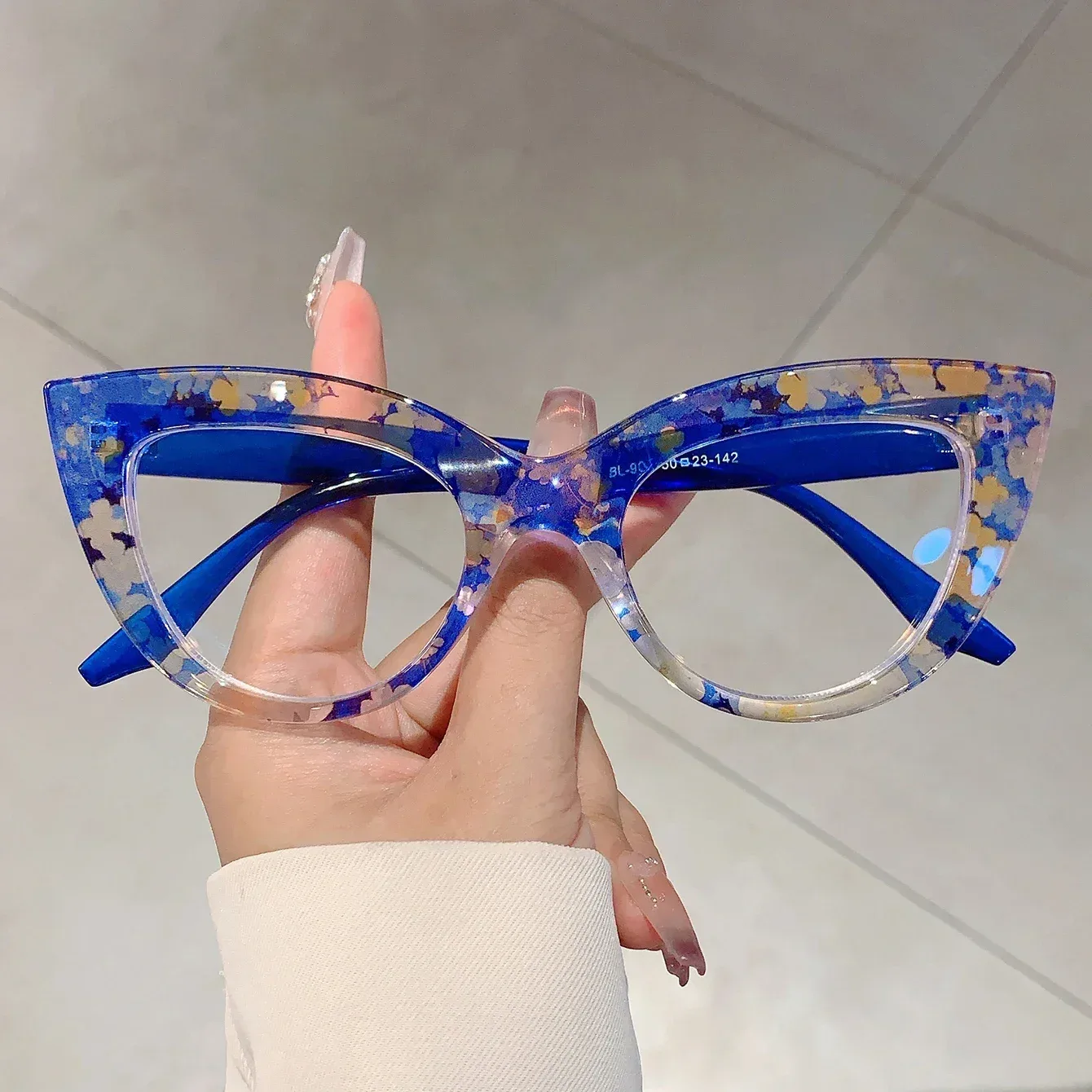 Lunettes anti-lumière bleue GM LUMIAS - Style yeux de chat vintage pour femme - Image 1