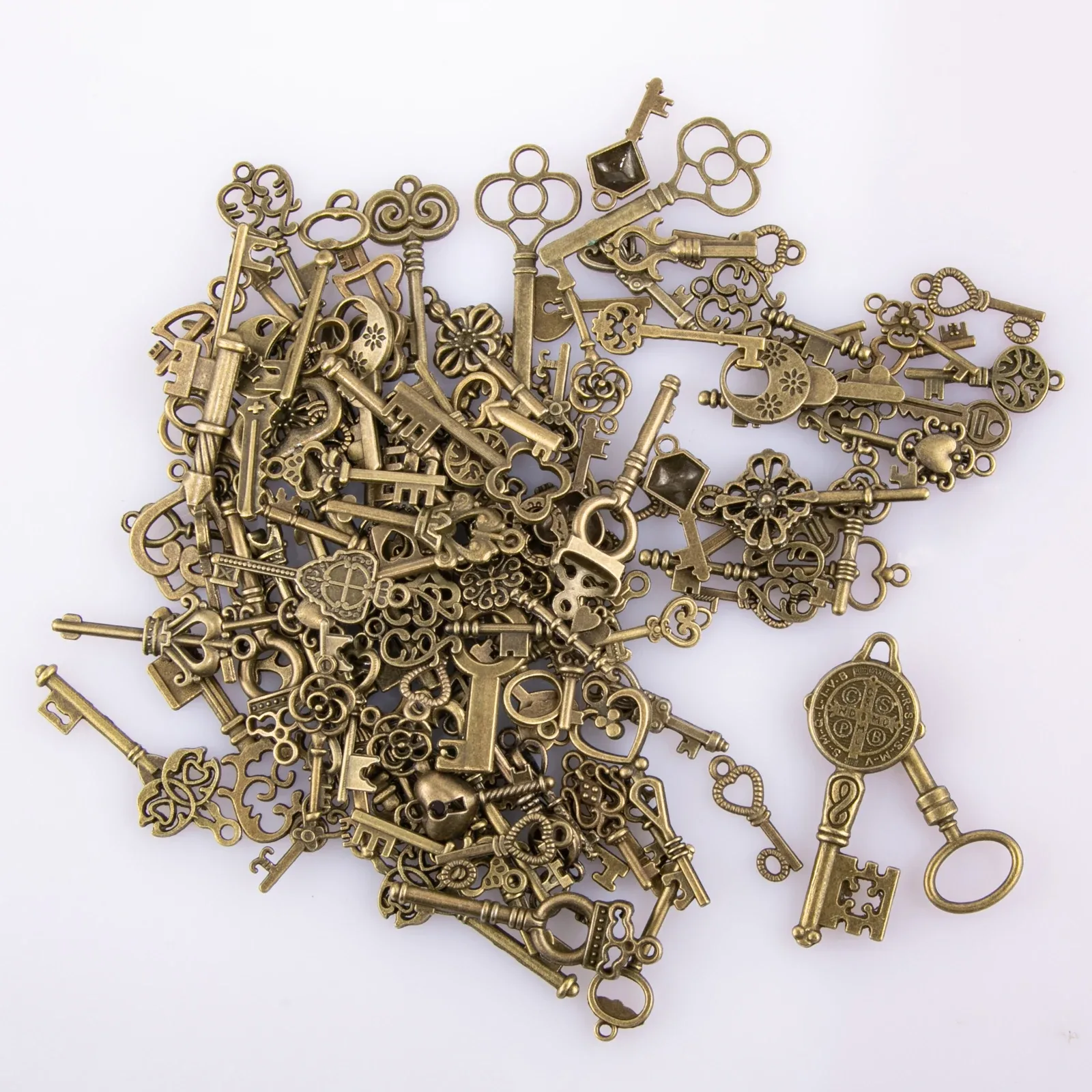 Lot de 125 clés vintage en bronze antique pour la création de bijoux - Image 2