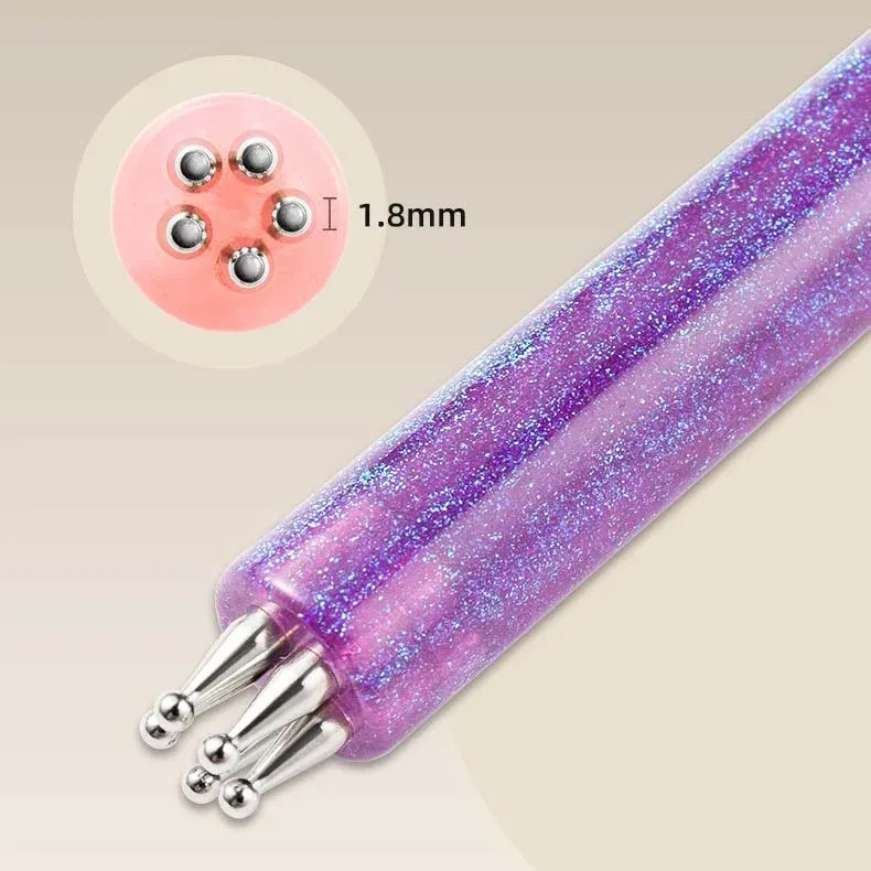 Stylo à points fleur pour nail art, prise en main