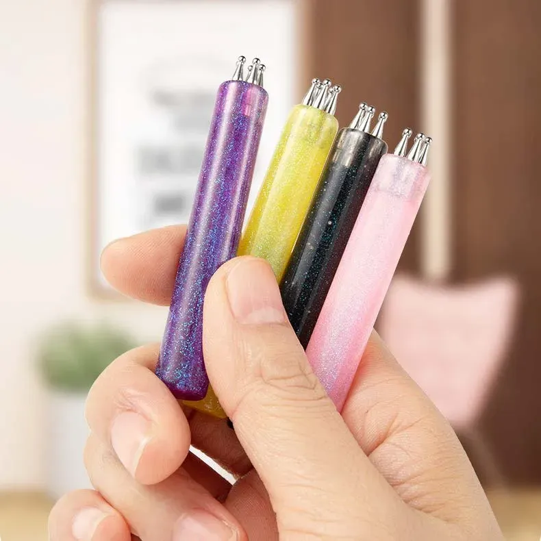 Outil de marbrage et de dessin pour ongles en action