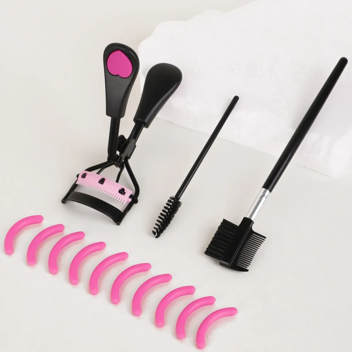 Recourbe-cils portable en situation d'utilisation