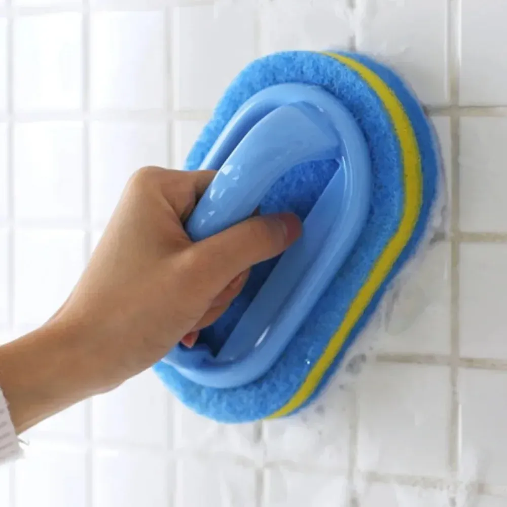 Brosse de nettoyage ménager en situation