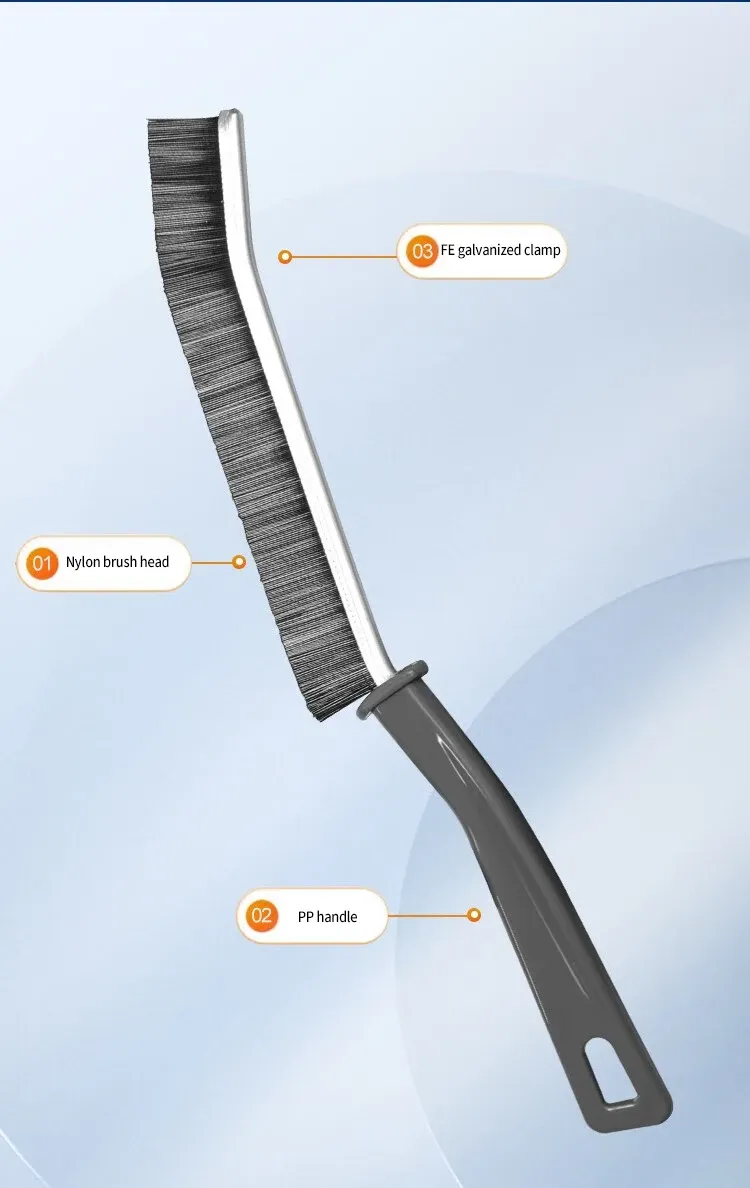 Nettoyage des joints de carrelage avec la brosse
