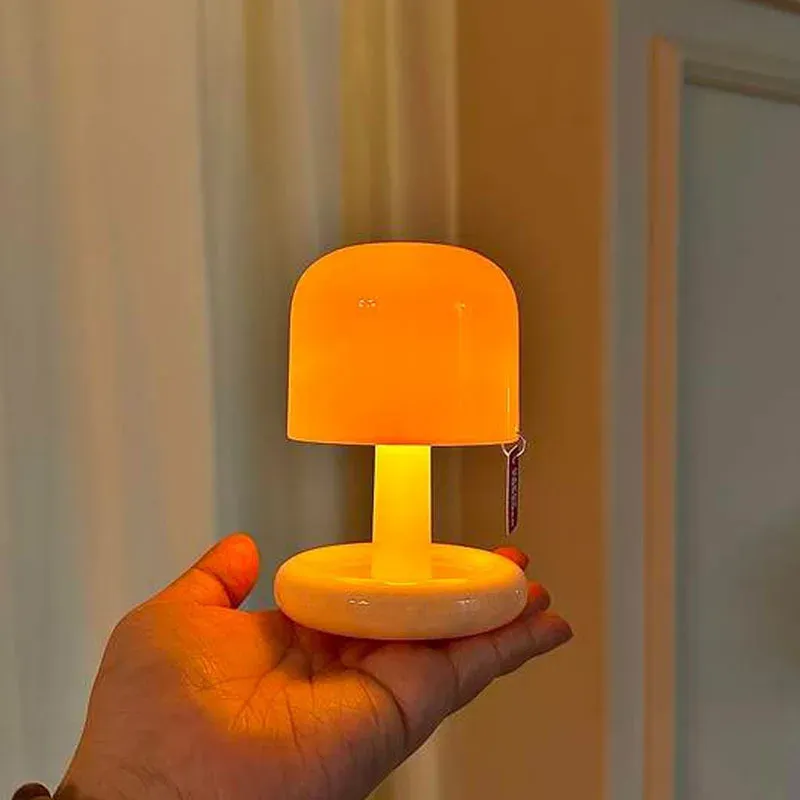 Veilleuse champignon en ambiance chaleureuse