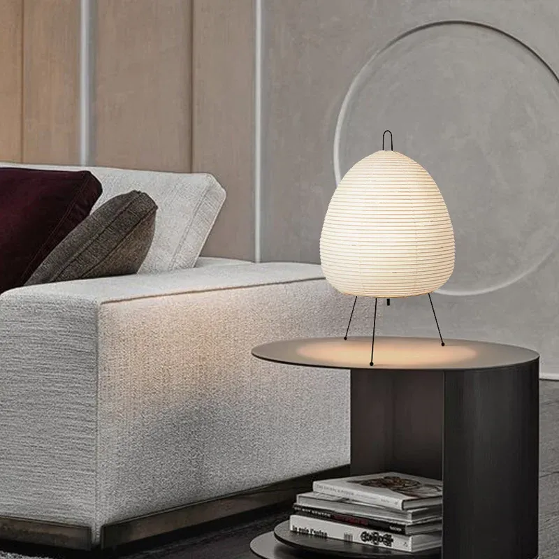 Lampe en papier de riz dans une chambre à coucher