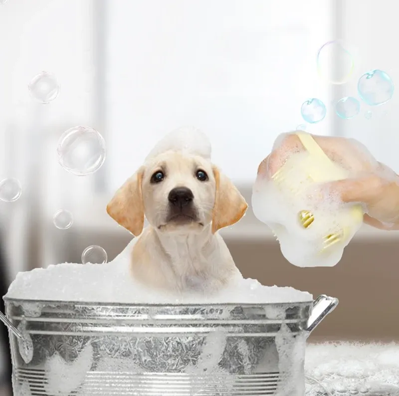 Outil de nettoyage pour salle de bain et animaux