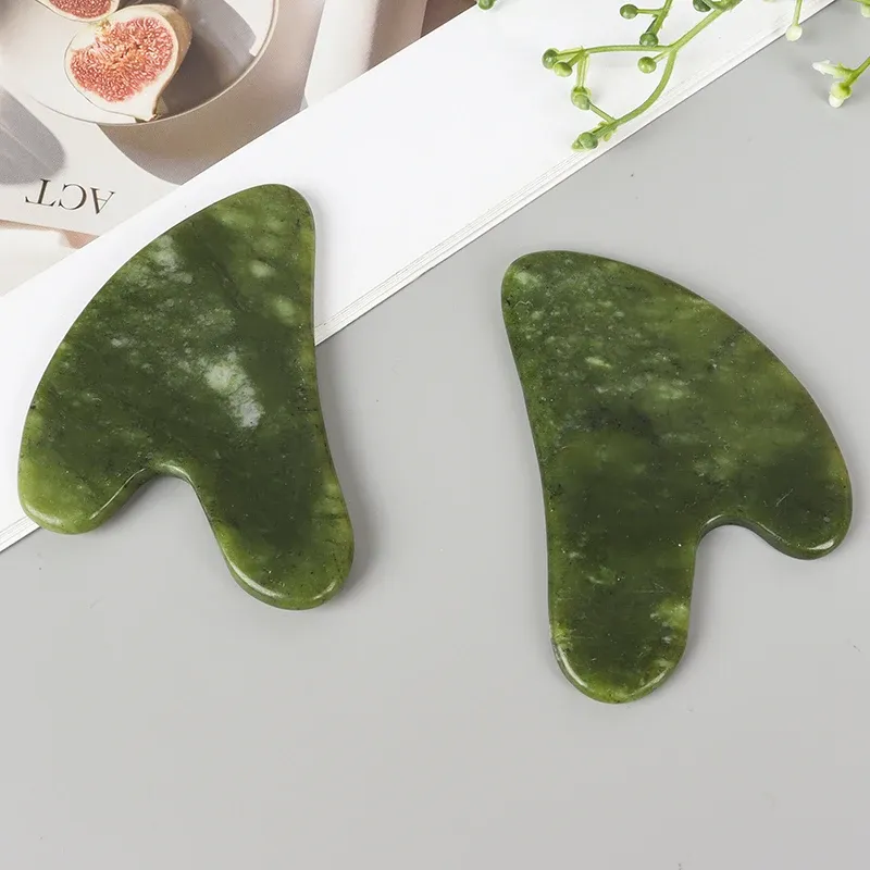 Outil de massage Gua Sha en jade de Xiuyan en forme de cœur pour le cou 3