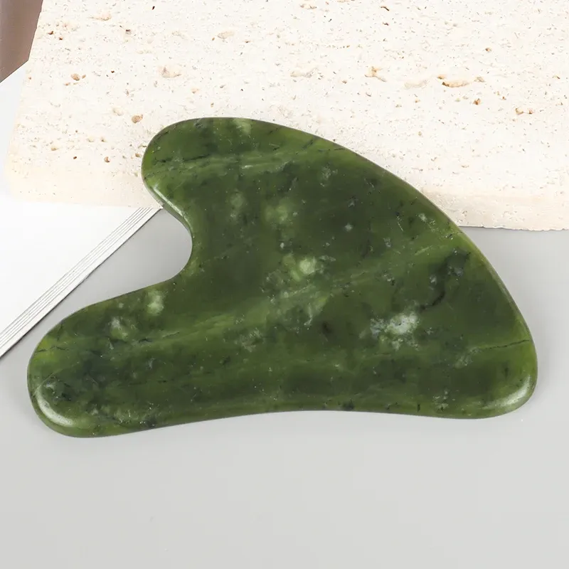 Outil de massage Gua Sha en jade de Xiuyan en forme de cœur pour le cou