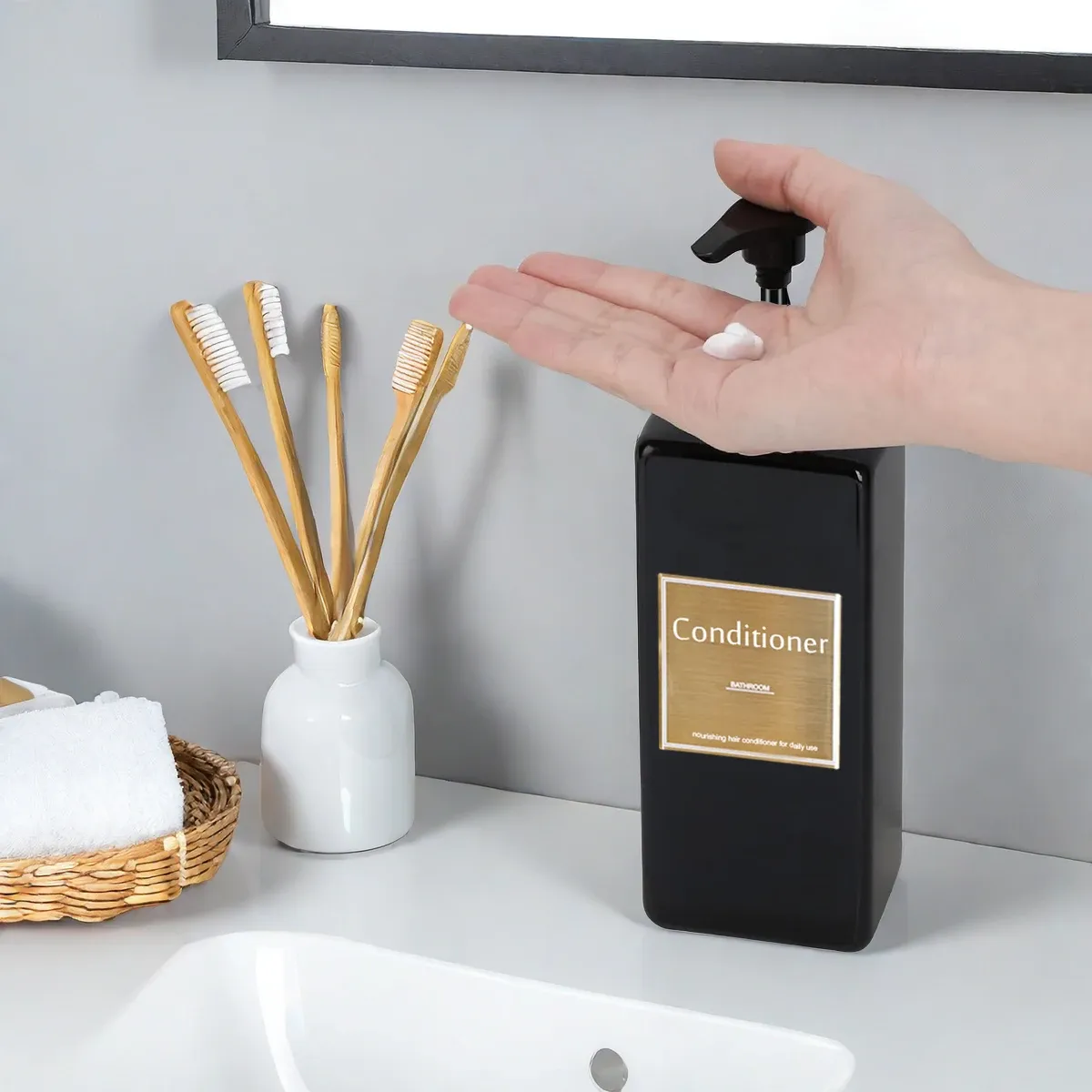 Ensemble de distributeurs rechargeables pour savon de douche, shampoing et revitalisant 4