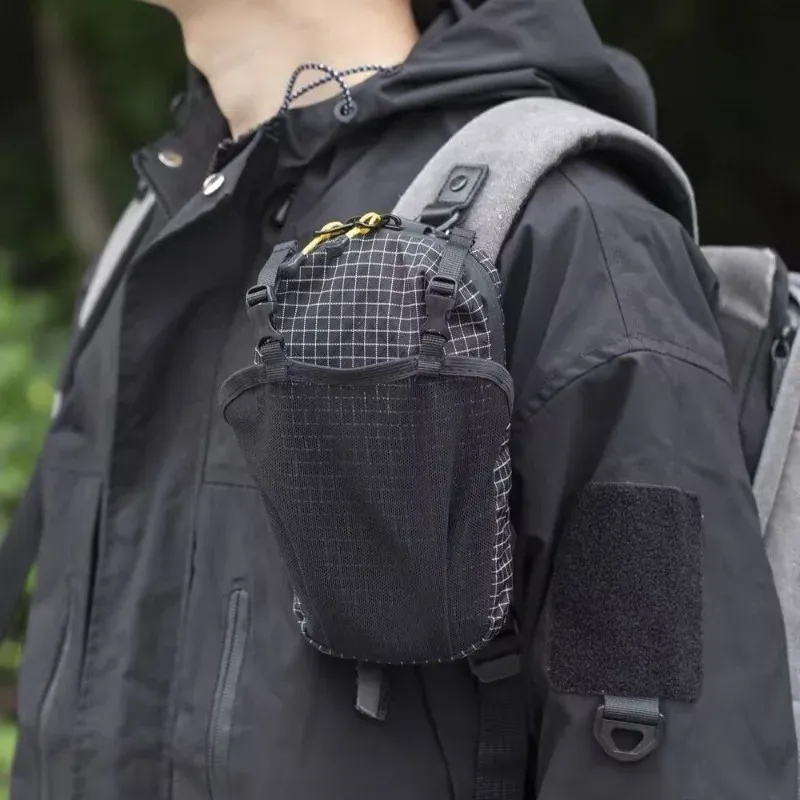 Sac à dos tactique ultra-léger et étanche avec pochette à bandoulière, compartiment téléphone Molle et porte-bouteille d'eau, pour la randonnée en plein air 4