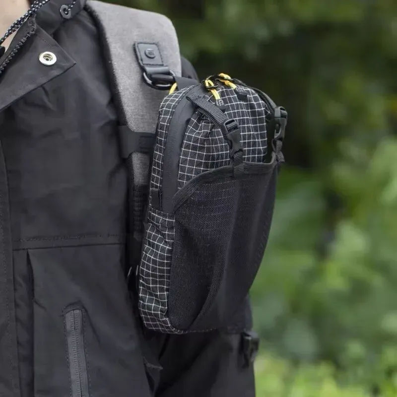 Pochette d'extension fixée sur un sac
