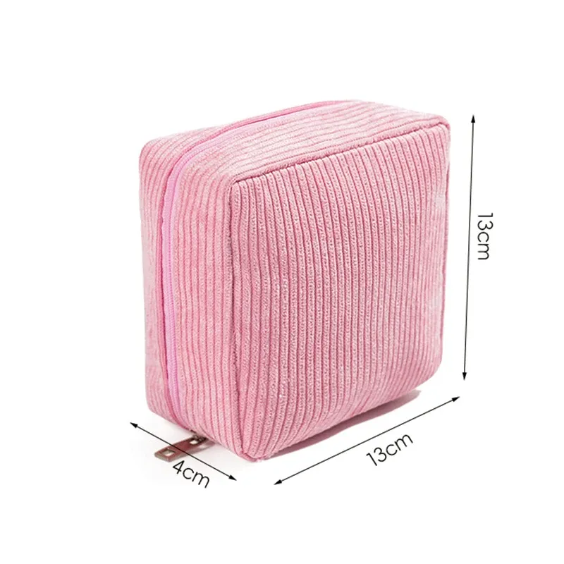 Sac organisateur pour serviettes hygiéniques et maquillage, vue d'ensemble