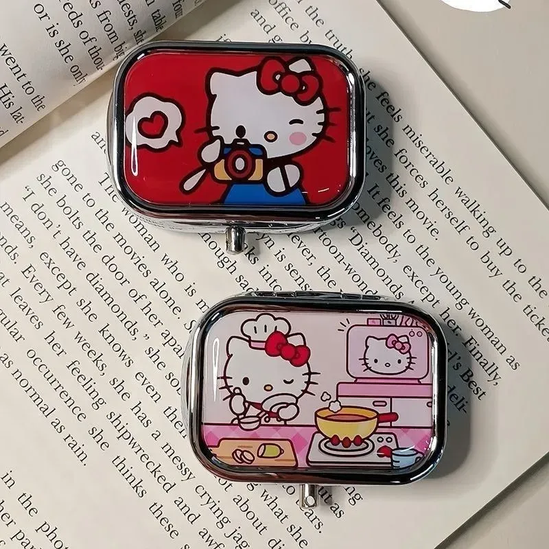 Organisation des compartiments de la boîte Hello Kitty