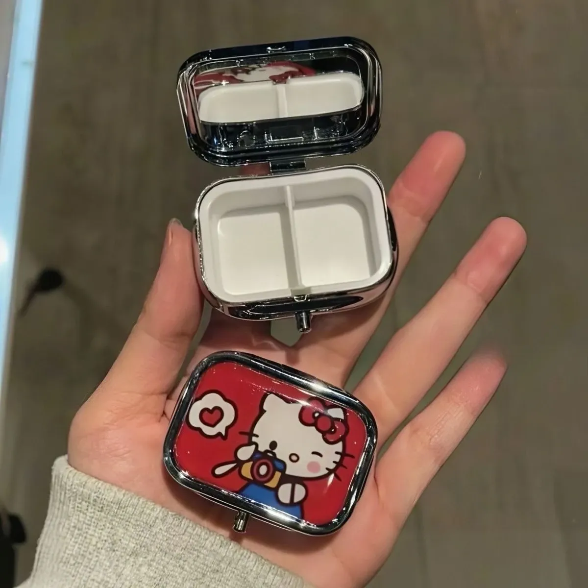 Boîte de rangement Hello Kitty mise en valeur