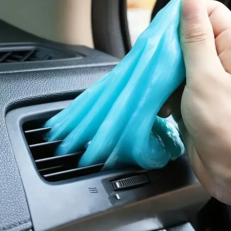 Nettoyage du clavier d'ordinateur avec le gel magique