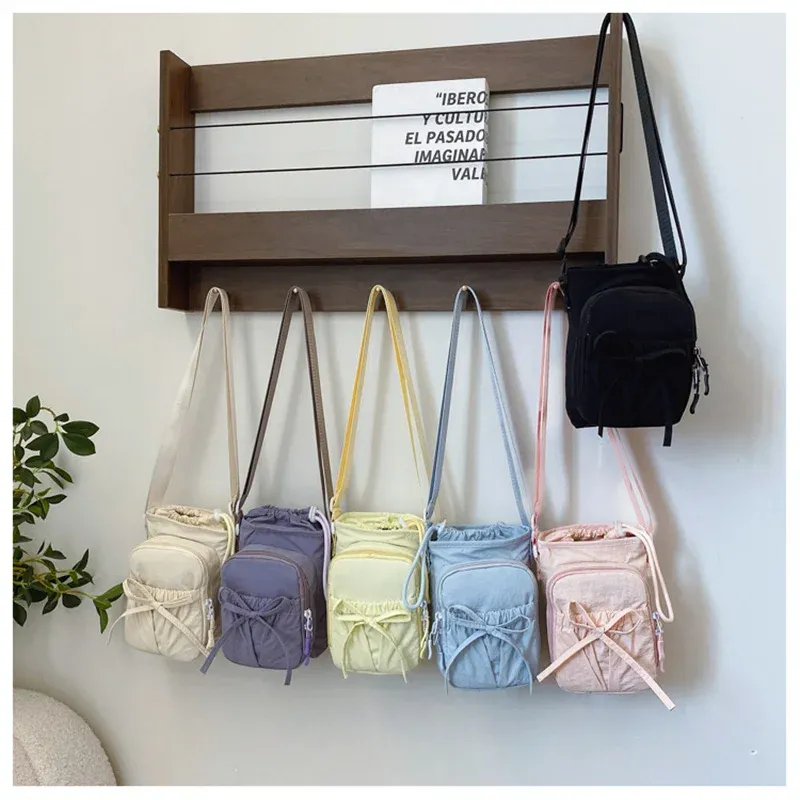 Sac bandoulière léger, détail du design