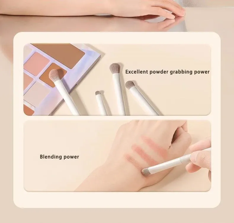 Gros plan sur les pinceaux de maquillage