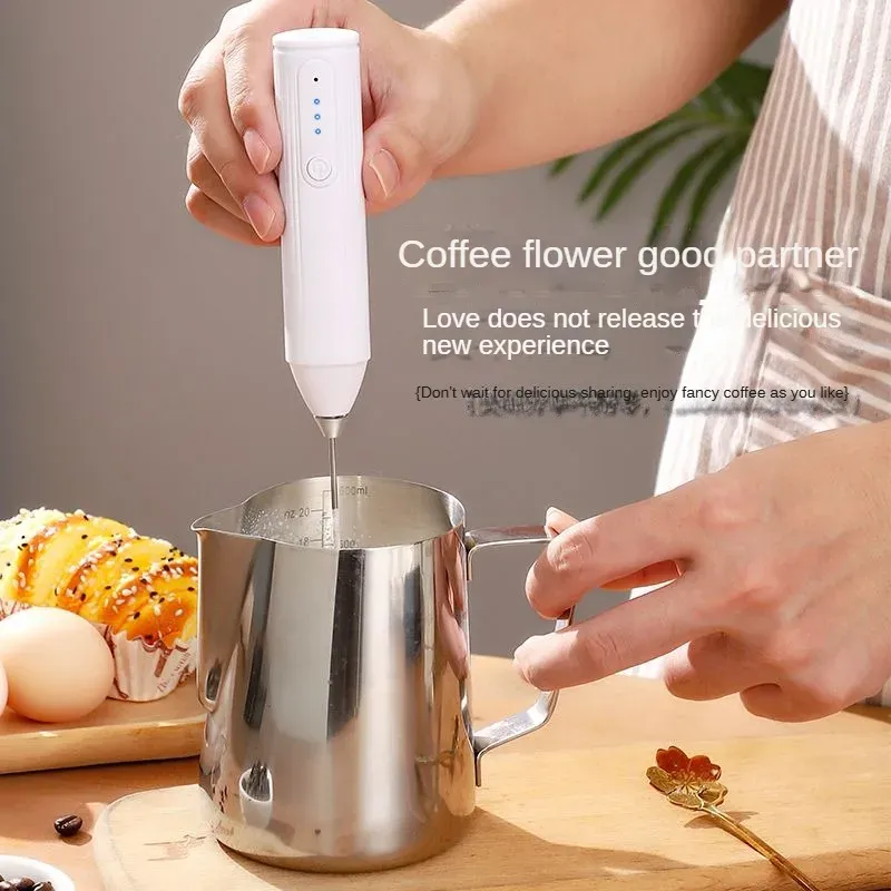 Mini mixeur portable en utilisation