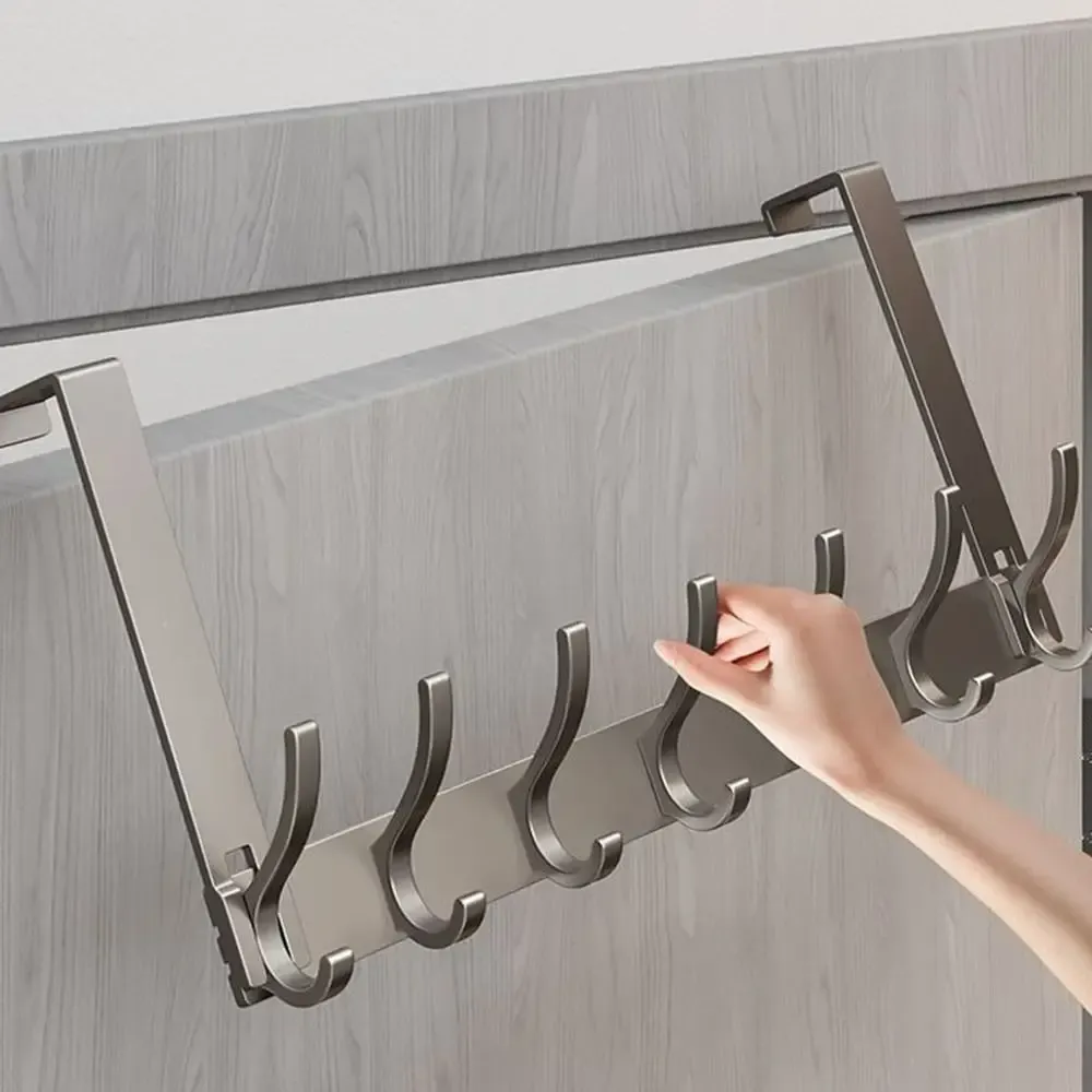 Ambiance chambre avec porte-manteau