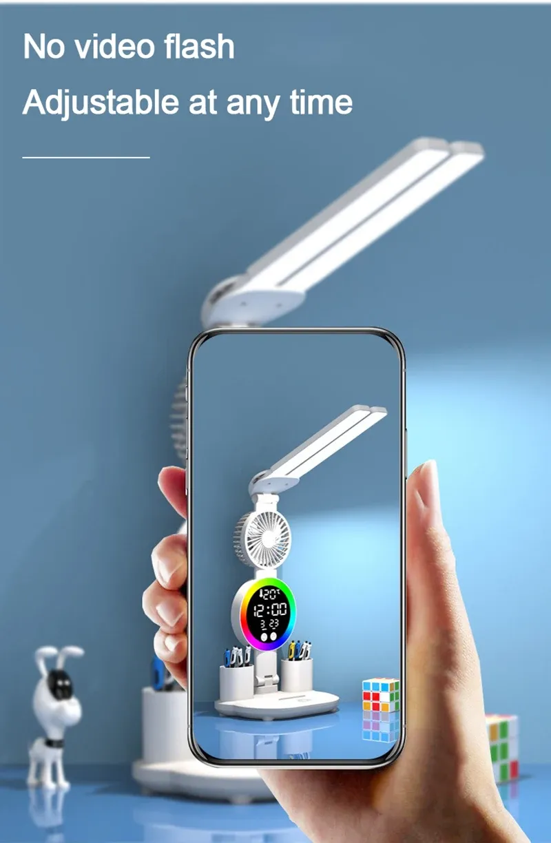 Lampe de bureau avec horloge LED affichée en gros plan