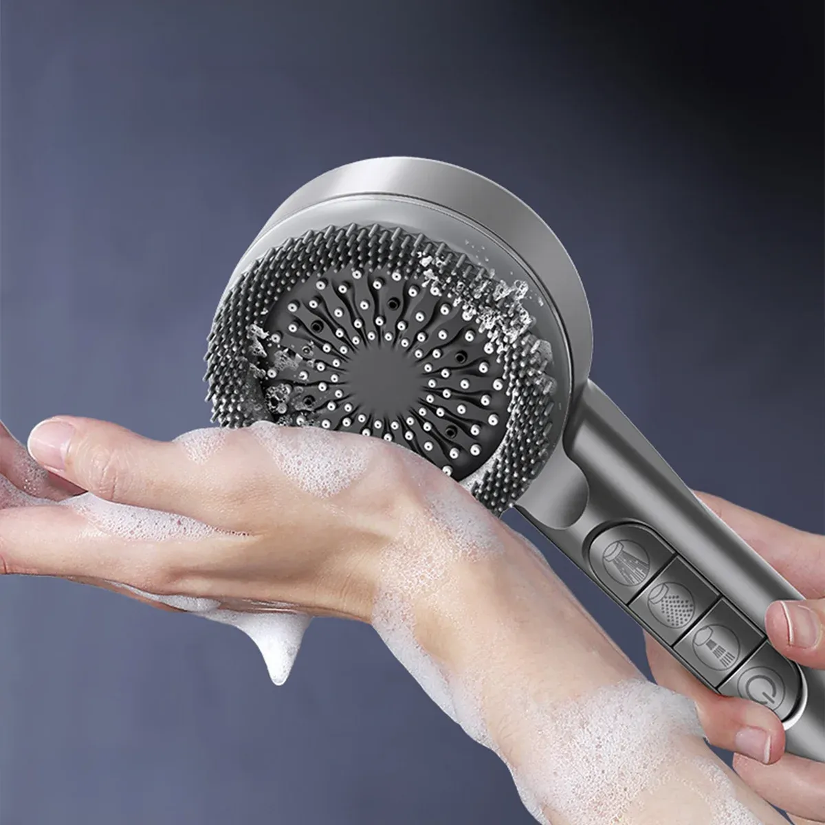 Détail du pommeau de douche et de sa finition