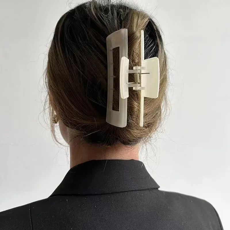 Pince à cheveux surdimensionnée 13 cm pour femme, pince requin géométrique minimaliste et polyvalente 2