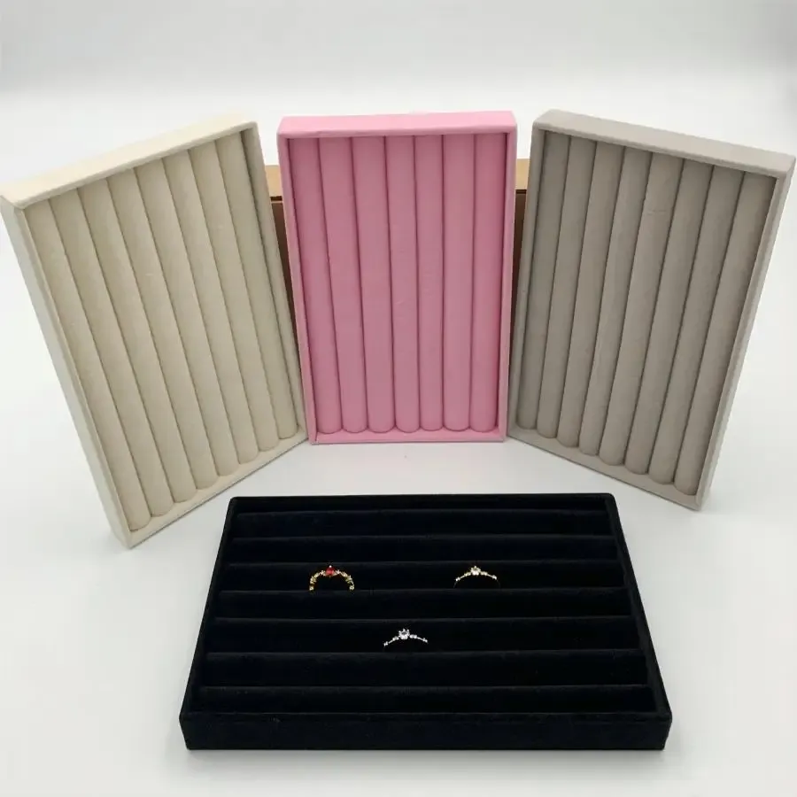 Boîte de rangement en velours pour bijoux, vue d'ensemble