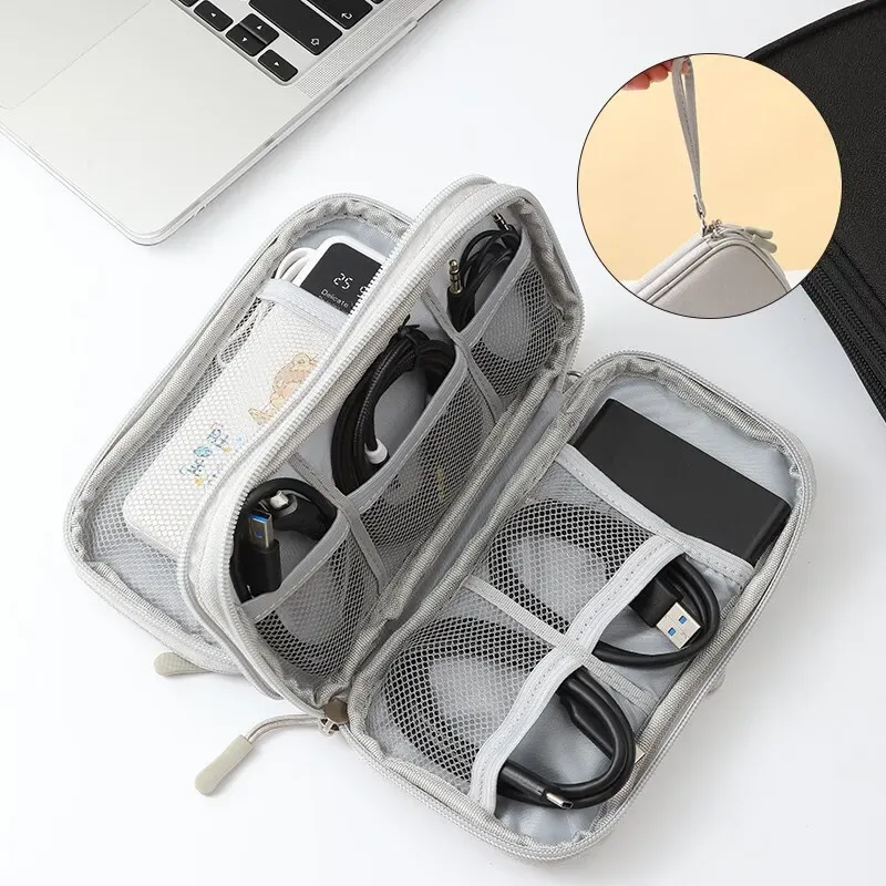Pochette de rangement portable pour accessoires numériques : câbles USB, écouteurs et chargeur, format voyage 3