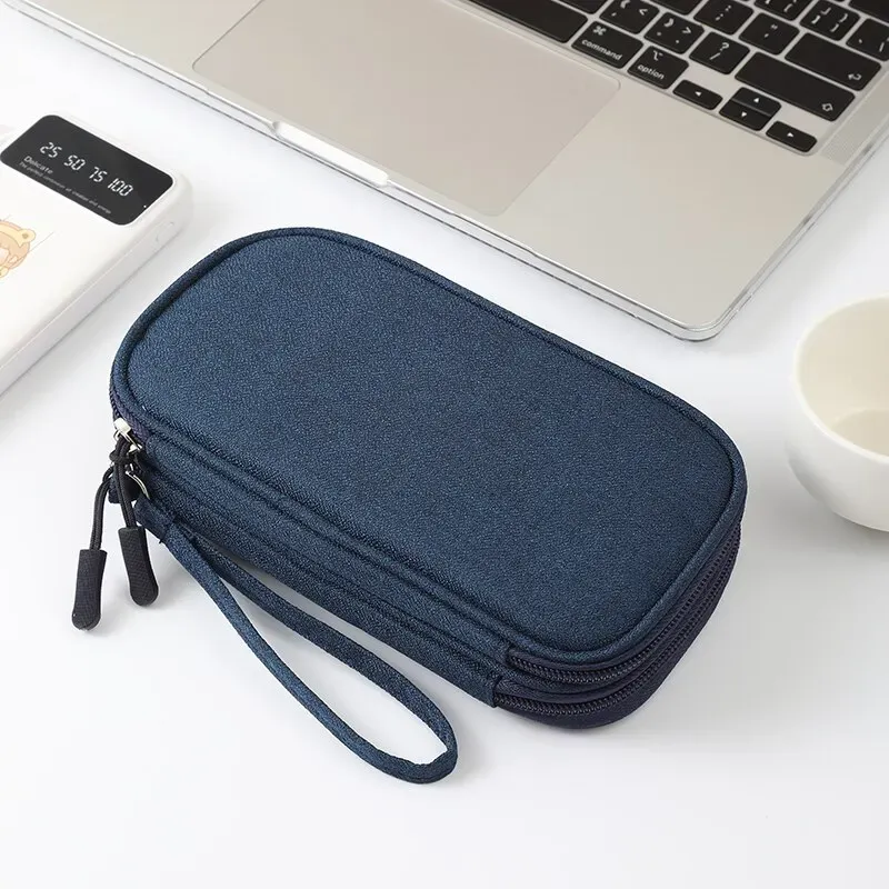 Pochette de rangement portable pour accessoires numériques : câbles USB, écouteurs et chargeur, format voyage 5