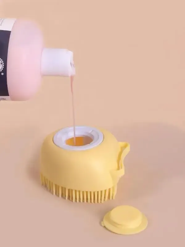 Massage et toilettage avec la brosse pour animaux