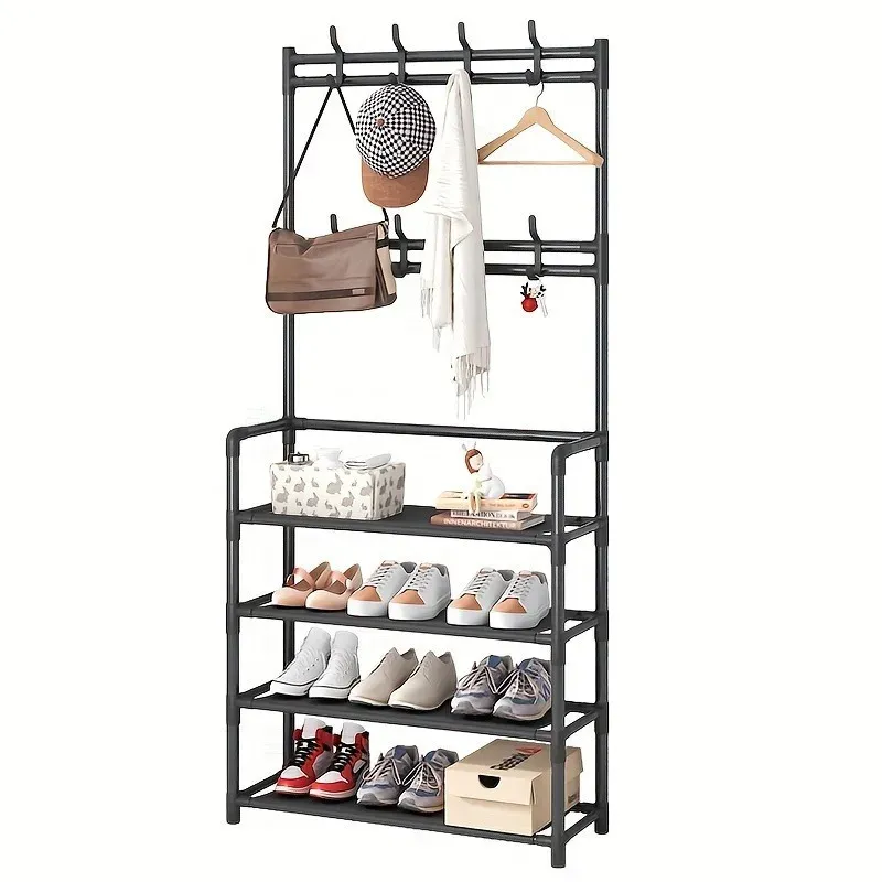 Porte-manteau et meuble à chaussures en métal dans un intérieur élégant