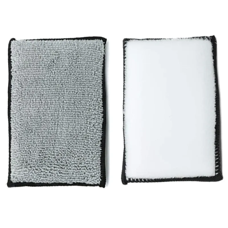Éponge en microfibre double face, finition soignée