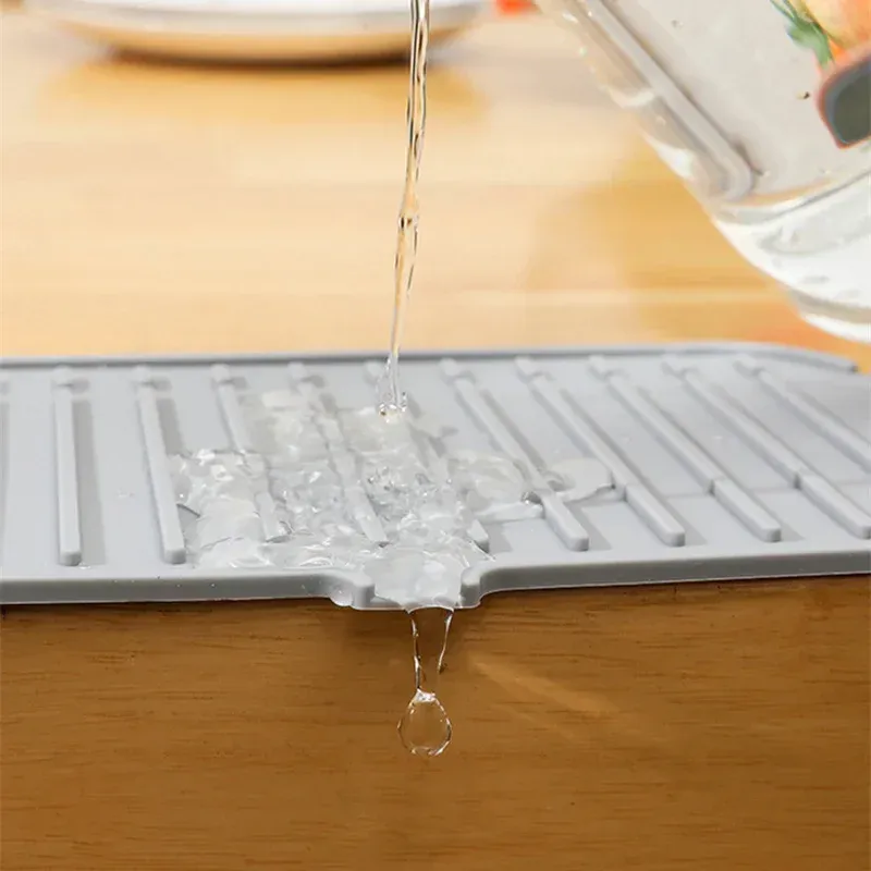 Tapis de robinet en silicone, 1 pièce, motif ondulations d'eau, tapis de drainage pour cuisine et salle de bains, protection anti-éclaboussures pour lavabo et grand évier, protection de comptoir 4