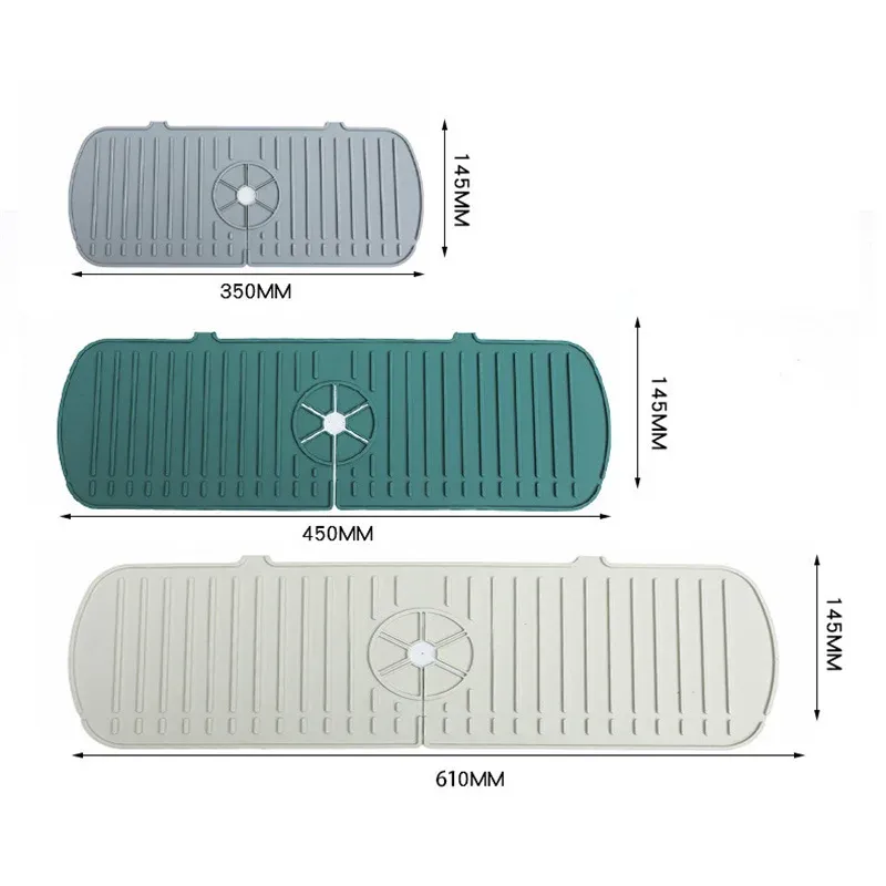 Tapis de robinet en silicone installé dans un évier