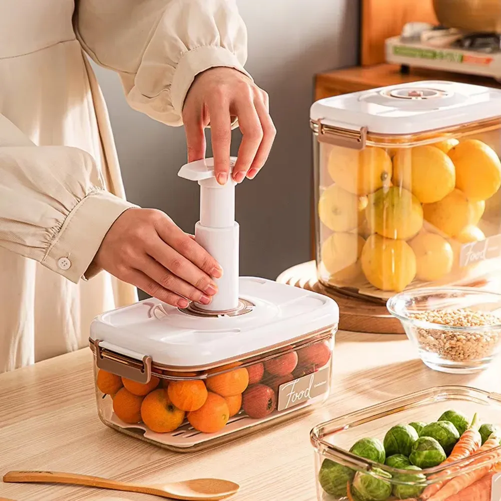 Boîtes de conservation sous vide organisées dans la cuisine