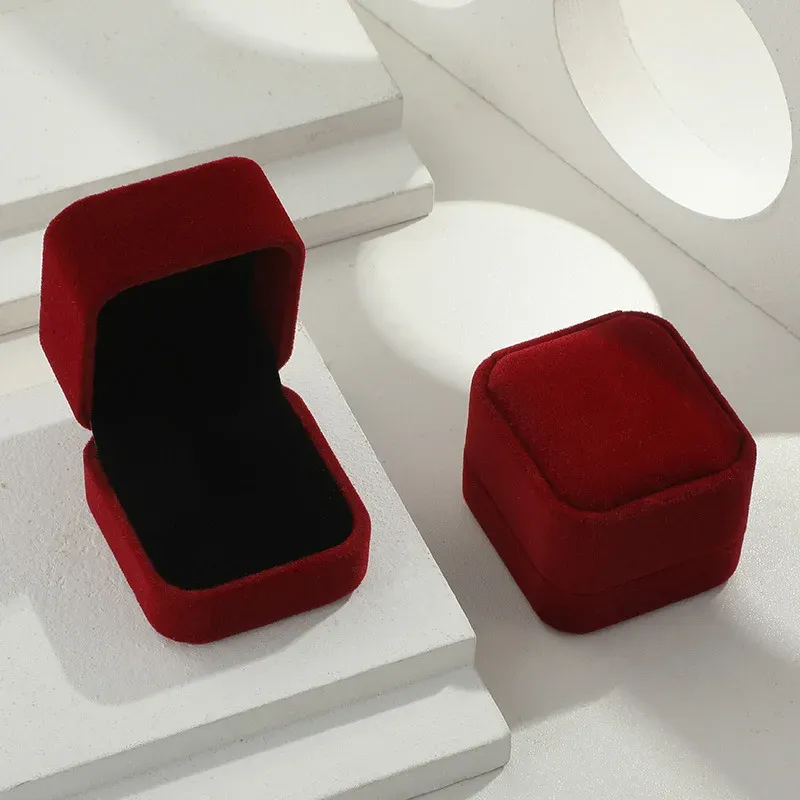 Boîte carrée rouge de fiançailles en velours pour boucles d'oreilles et bagues, organisateur pour cadeau de Saint-Valentin, présentoir de bagues de mariage, emballage de bijoux, vente en gros 2