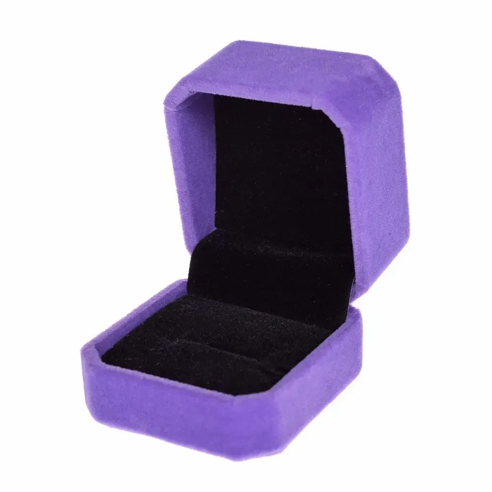 Écrin à bijoux en velours, mise en scène