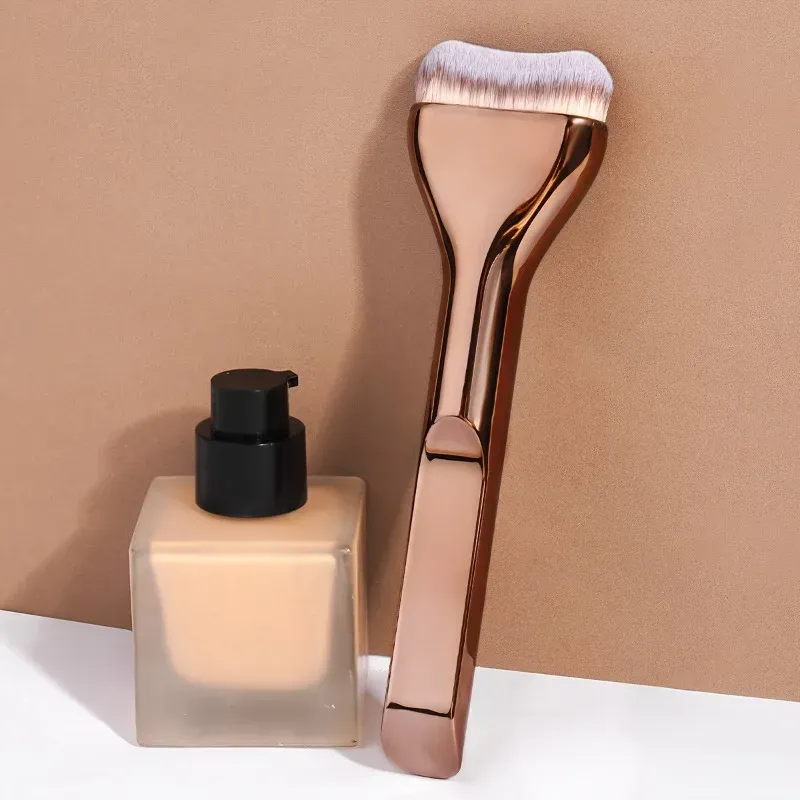 Pinceau professionnel pour fond de teint à poils en nylon doux, manche marron élégant, idéal pour BB crème et fond de teint liquide - Image 1