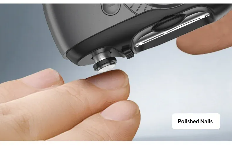Finition des ongles avec les mini outils