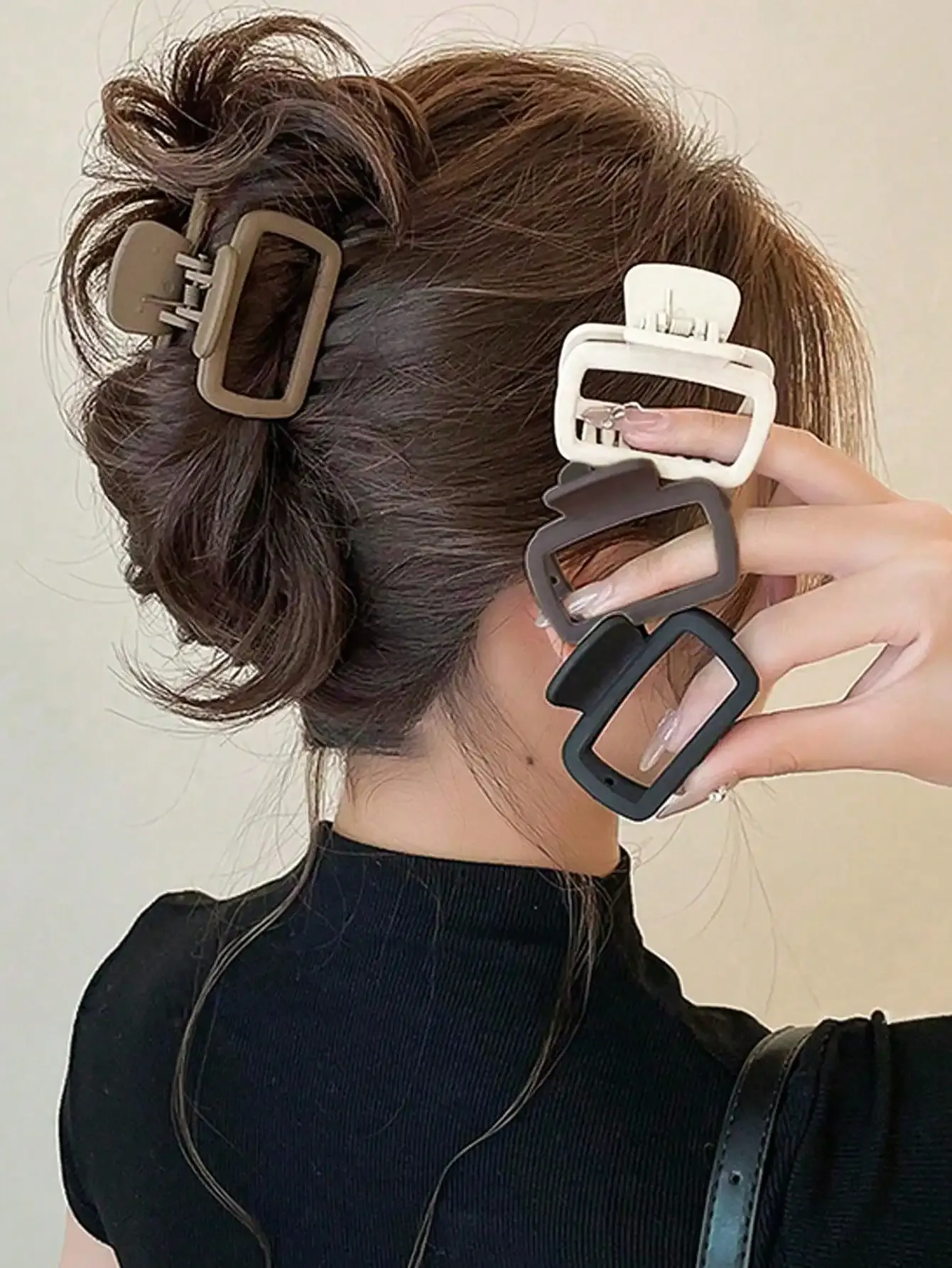 Pince à cheveux carrée, finition élégante